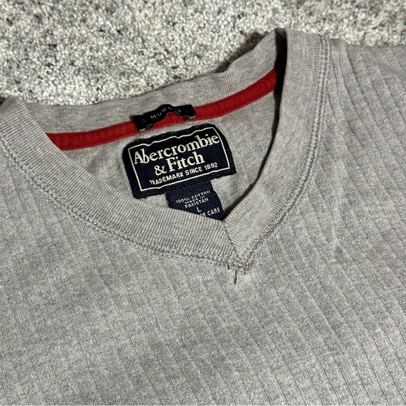 Abercrombie & Fitch Men's Muscle Long Sleeve V-Neck Ribbed Shirt - Large - Picture 4 of 14